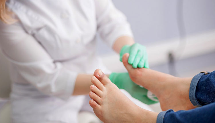 نشانه های عفونت پا در دیابتی ها - درمان زخم ها و عفونت های پای دیابتی